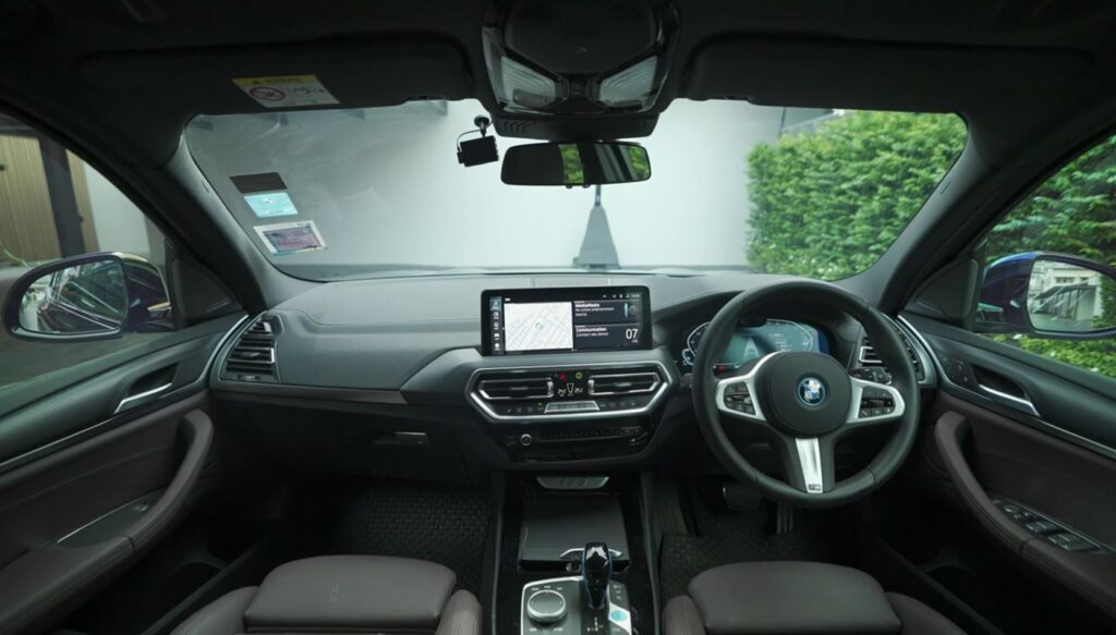BMW iX3 dashboard 1