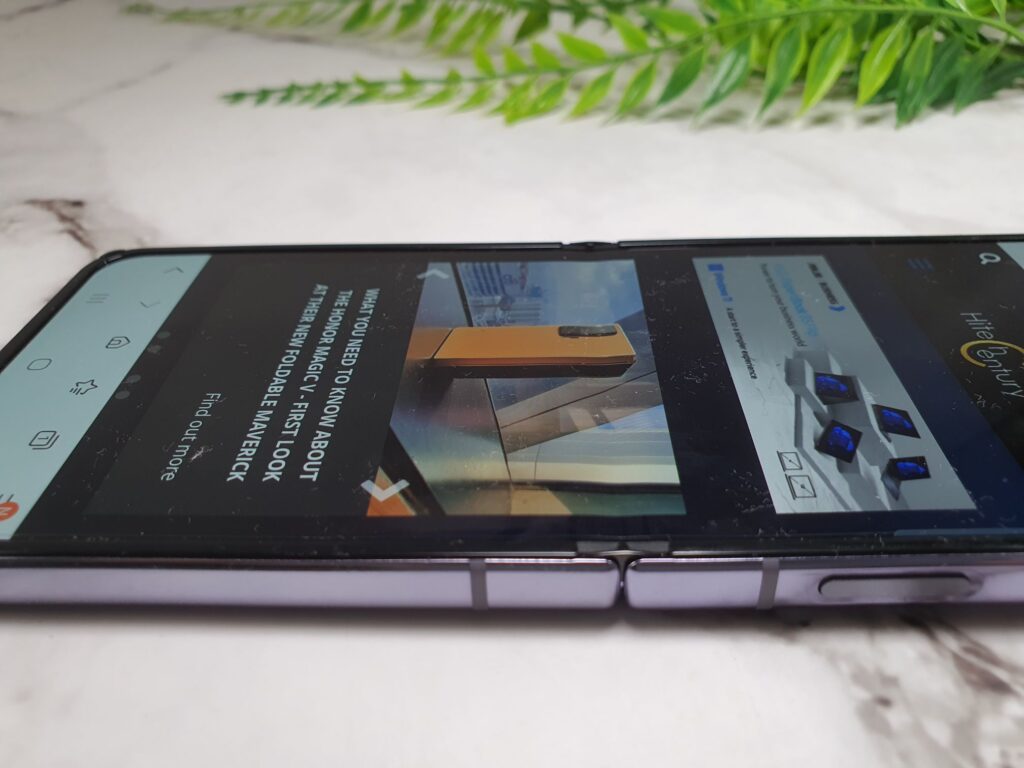 Samsung Galaxy Z Flip4 Review hinge