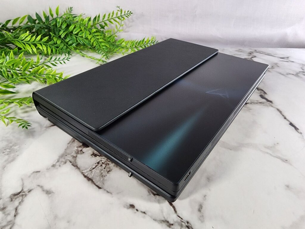 ASUS Zenbook 17 Fold OLED Review (UX9702AA) boxed down