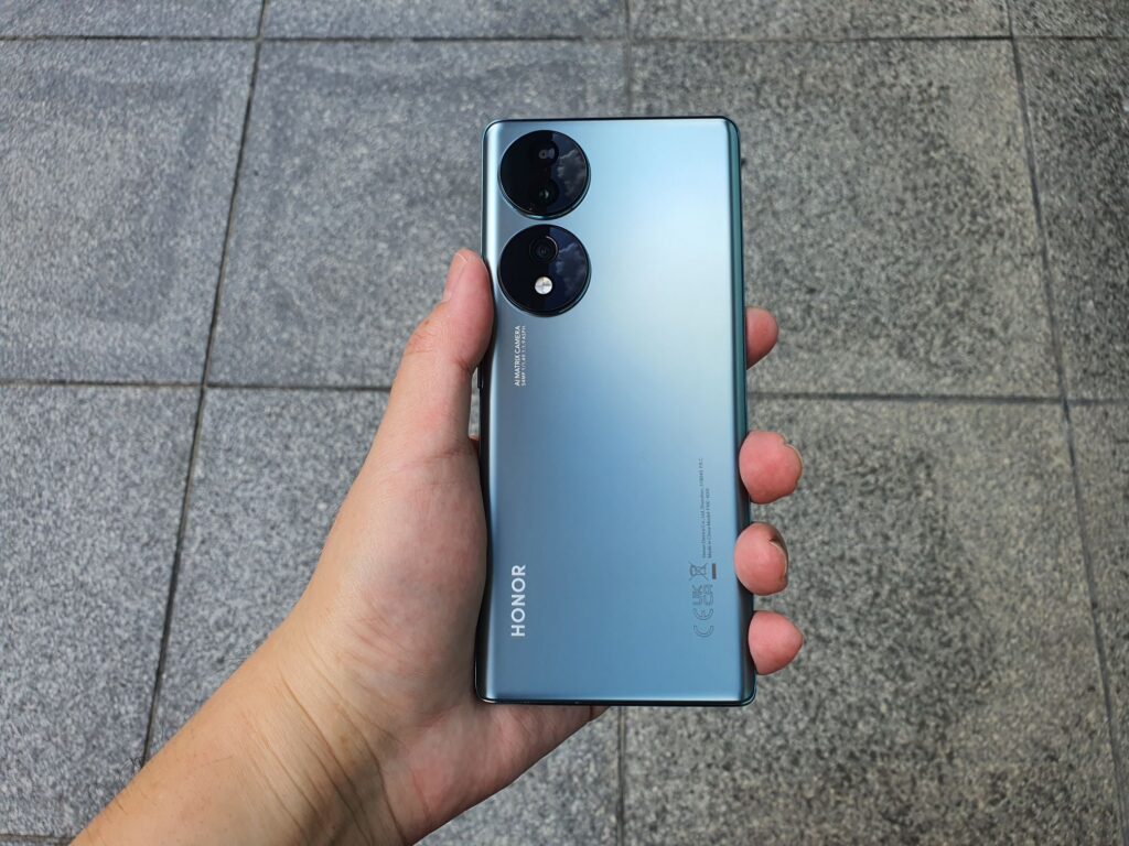 Honor 70 Review rear