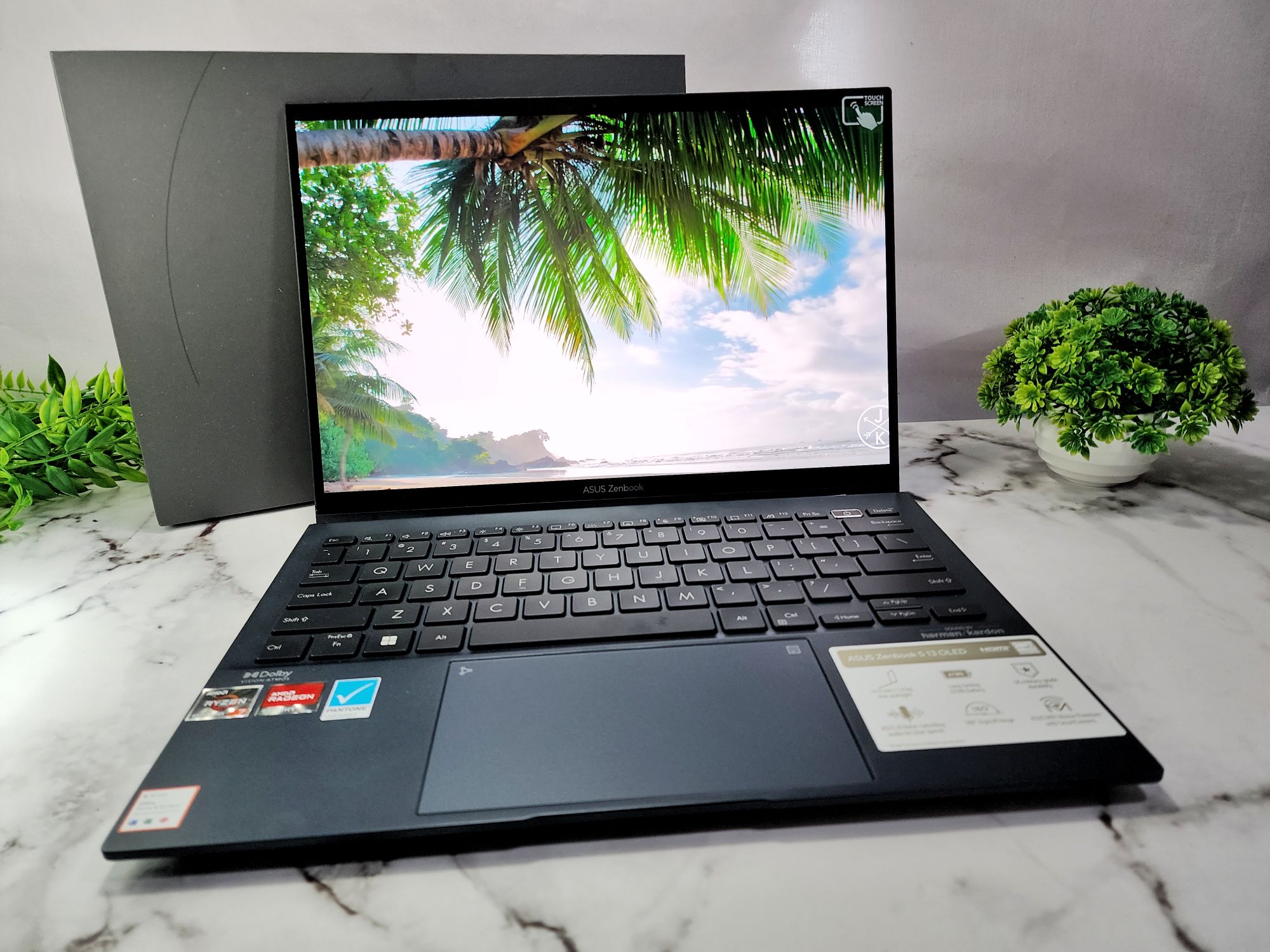 Asus Zenbook S 13 Oled Review Um5302 Small In Size Big On