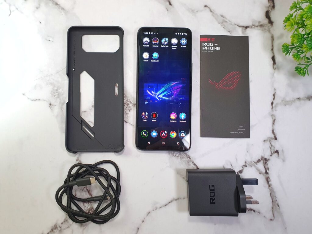 ROG Phone 6 review box contents