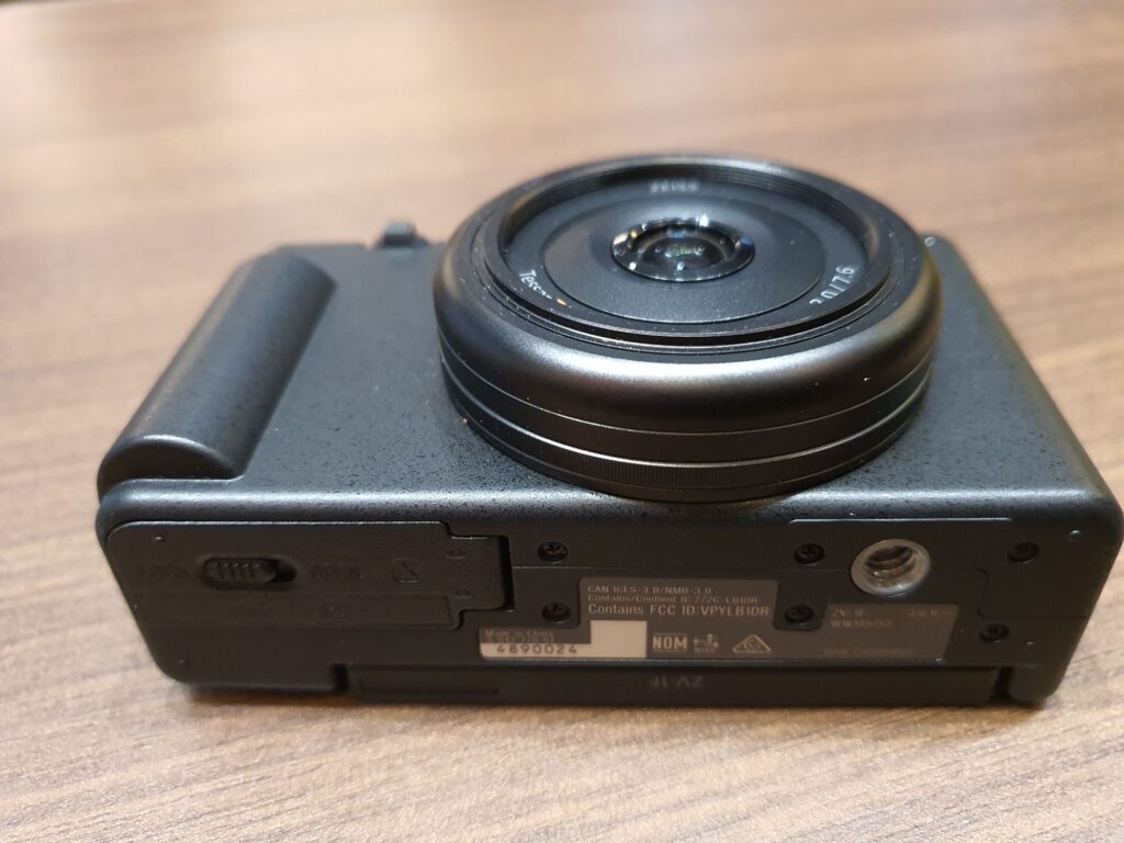 Sony ZV-1F review lens