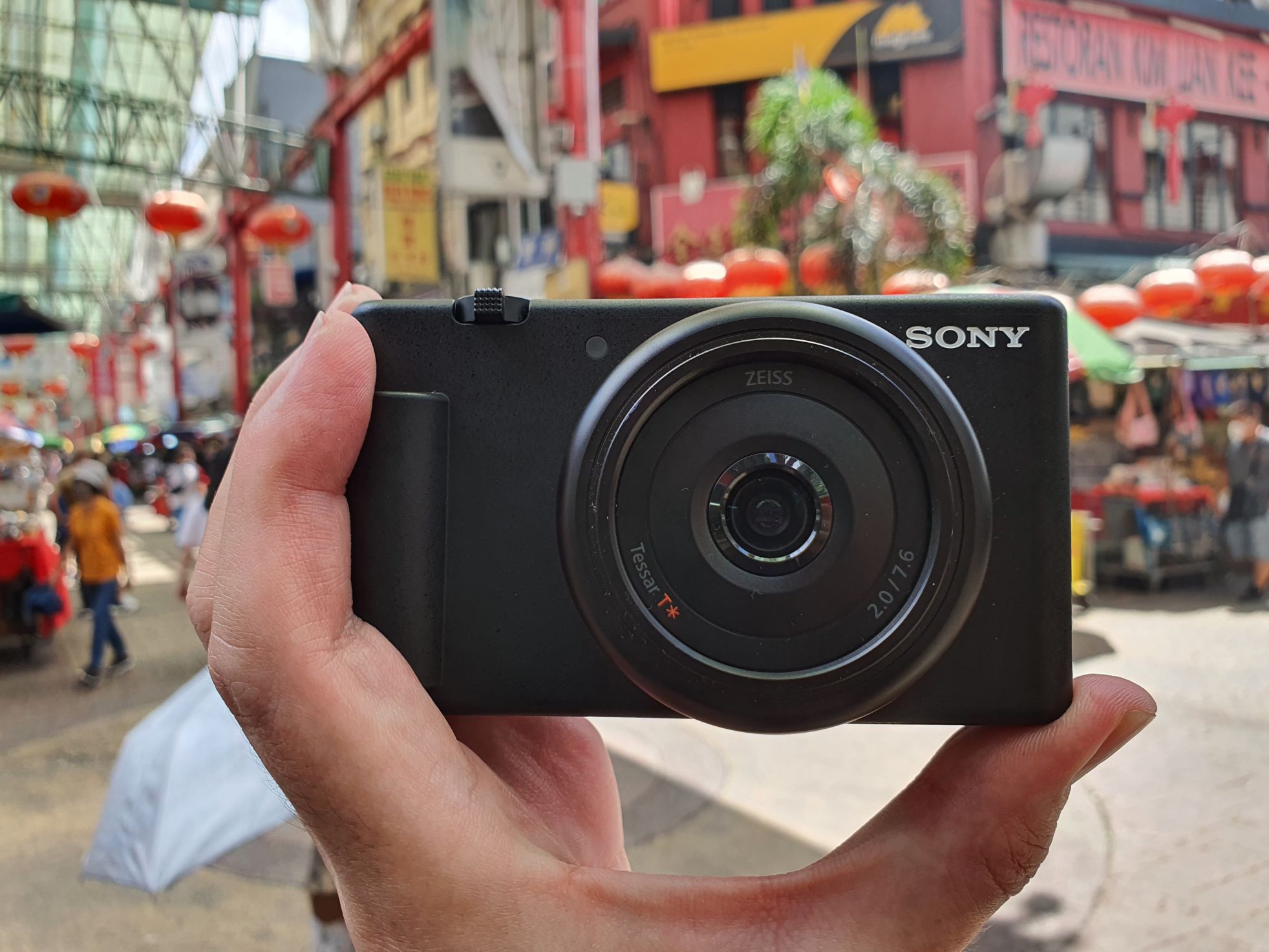 sony-zv-1f-review-pocket-sized-vlogger-camera-delight-hitech-century