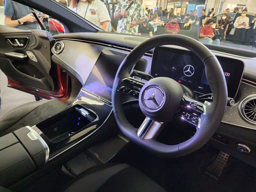 Mercedes-Benz EQE 350 Plus steering