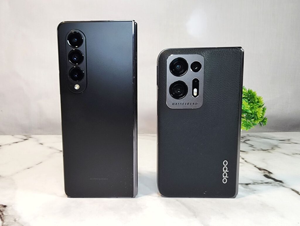 Oppo Find N2 Review - Galaxy Z Fold 4 and Find N2 side by side rear