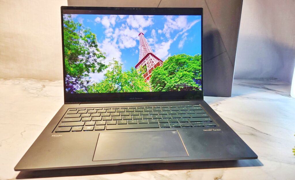 ASUS Zenbook 14X OLED UX3404 Review (2023) angled