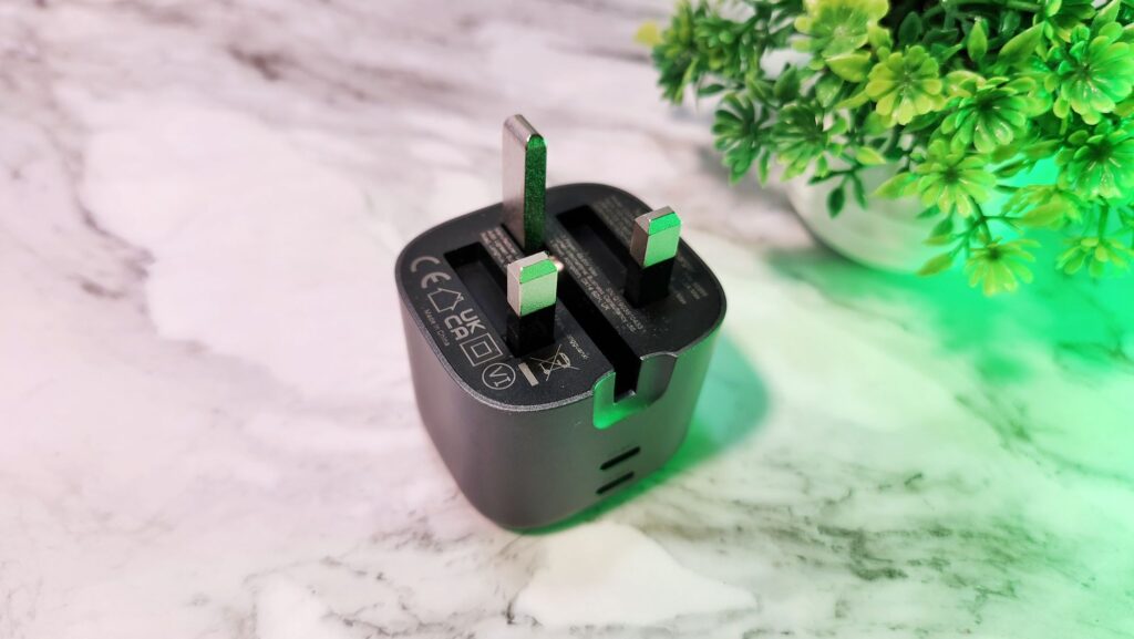 Ugreen Nexode Mini 45W Charger Review extended