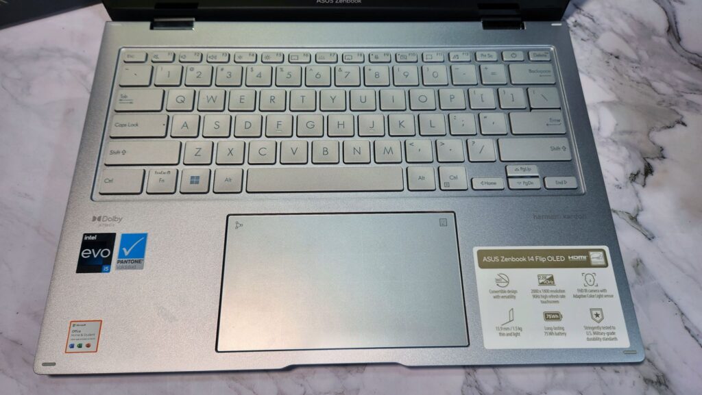 ASUS Zenbook 14 Flip OLED Review (UP3404) keyboard
