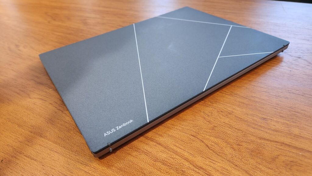 ASUS Zenbook S 13 OLED UX5304 review flat