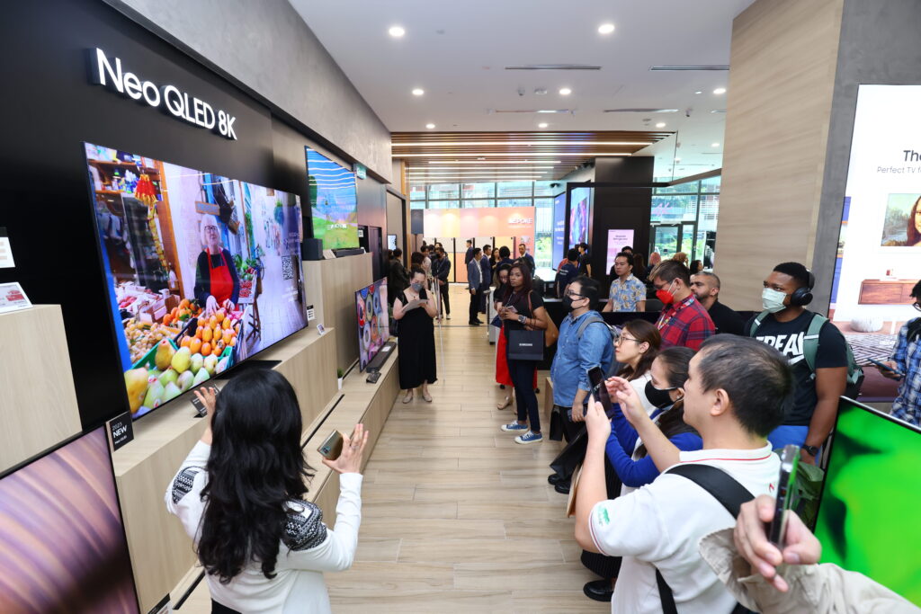 Samsung x Senheng Experience Store qled 8k tvs