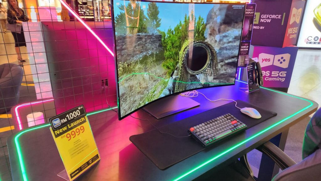 LG Flex gaming monitor