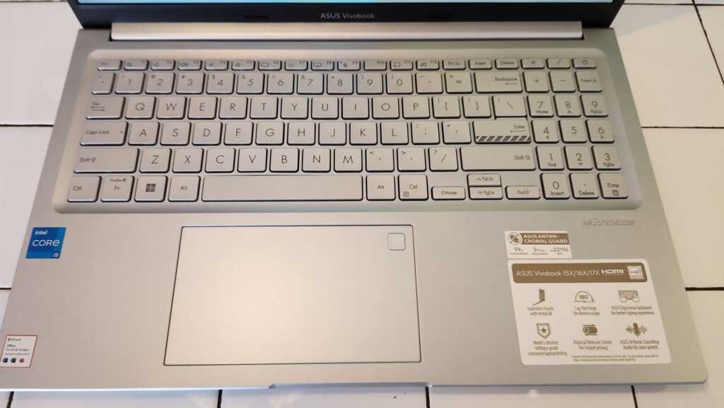 ASUS Vivobook 15X K3504 review keyboard