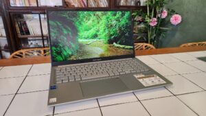 ASUS Vivobook 15X K3504 review - Brilliant Big Display Budget Laptop 10