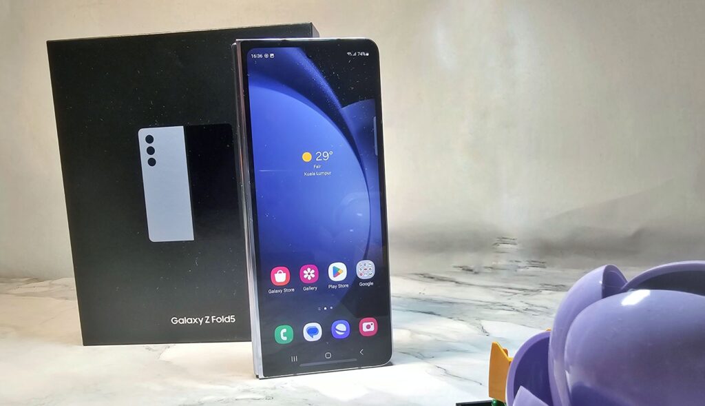 Samsung Galaxy Z Fold5 First Look cover front