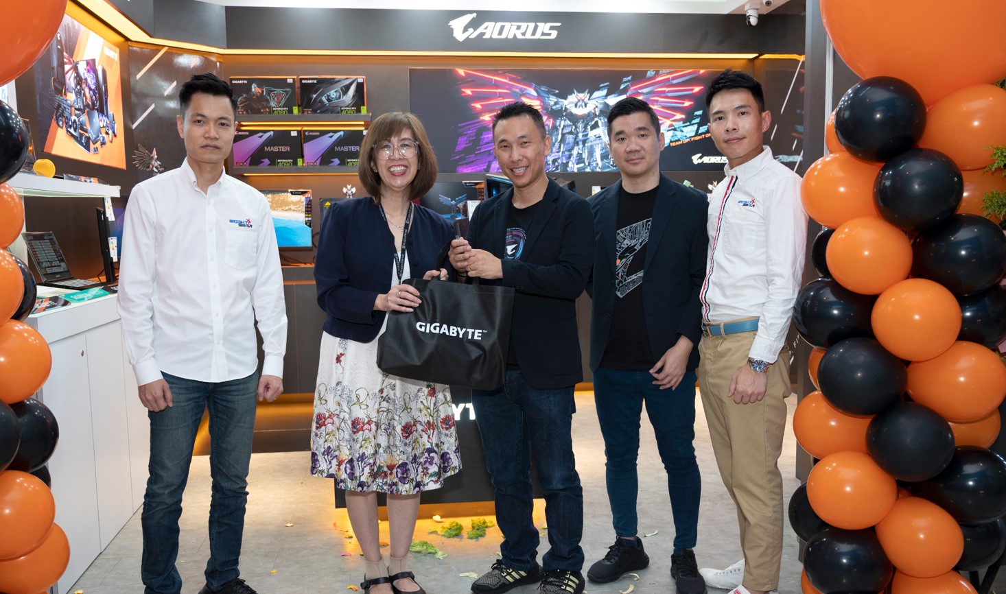 Geobyte Store New Gigabyte flagship store at Low Yat Plaza to offer exciting opening ...