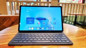 Honor Pad X9 Review - Is this Cheerfully Cheap Tablet the best Tablet for School and Work? 3