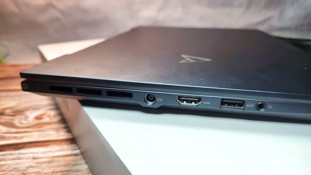 ASUS Zenbook Pro 14 OLED UX6404 Review left side