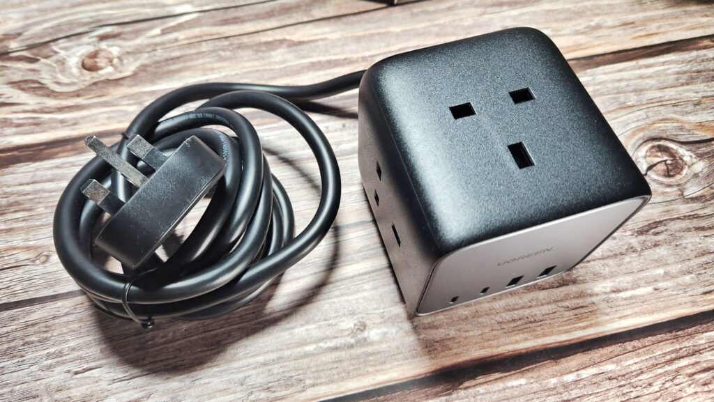 Ugreen 65W GaN DigiNest Cube Charging Station Review top