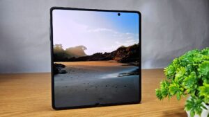 HONOR Magic V2 First Look - Hands-on and Unboxing of the world’s lightest and thinnest foldable phone that’s coming to Malaysia 6