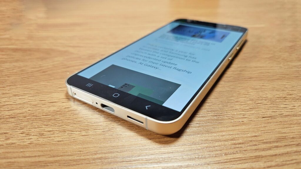 Samsung Galaxy S24 Review angled