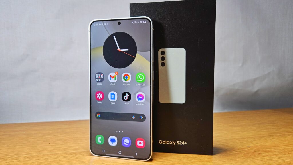 Samsung Galaxy S24 Plus Review (Exynos 2400) box