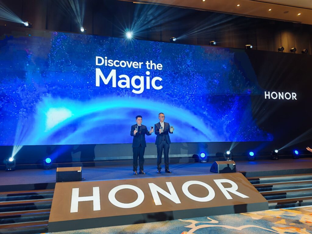 Honor Magic6 Pro Review ultrawide blues