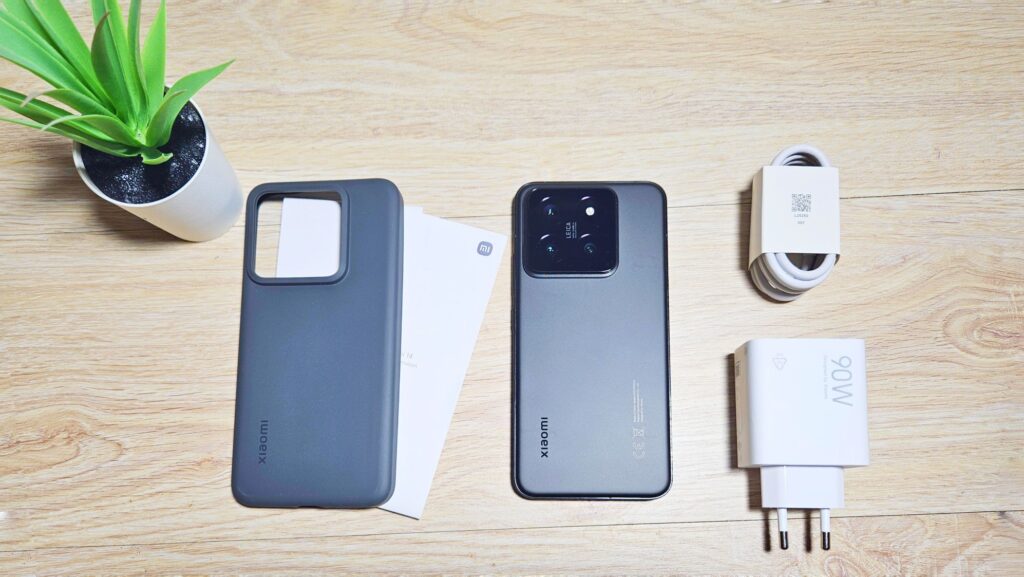Xiaomi 14 first look box contents