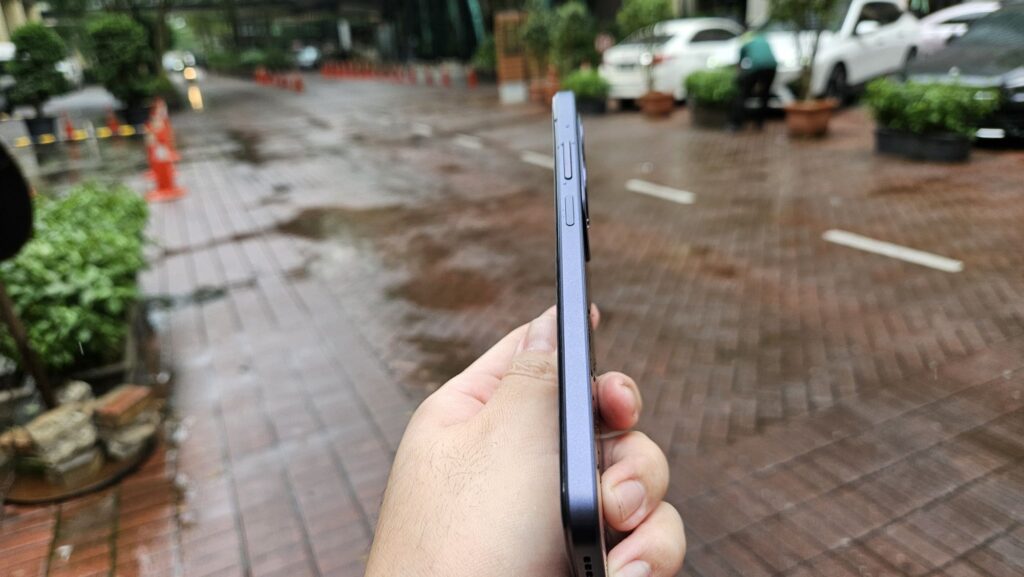 Oppo A60 Review side