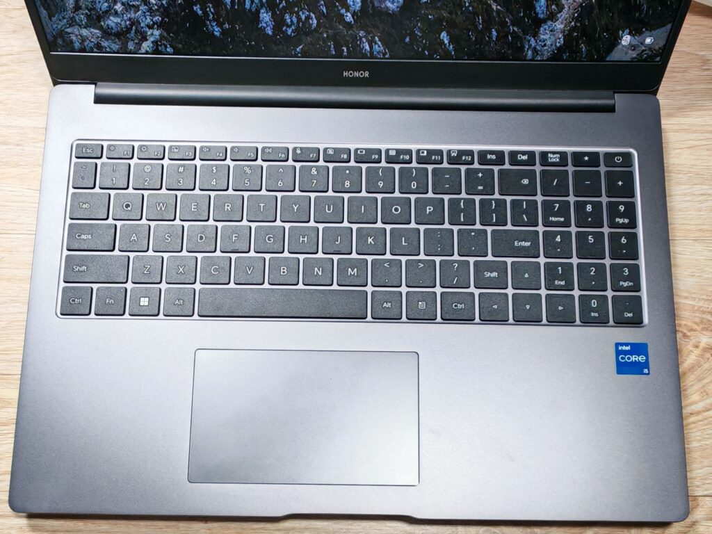 Honor MagicBook X 16 2024 Review keyboard