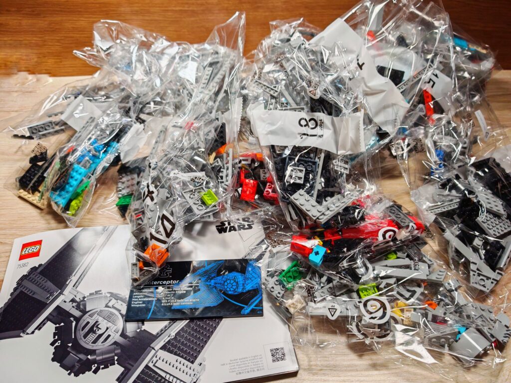 75382 LEGO Star Wars TIE Interceptor Review bags
