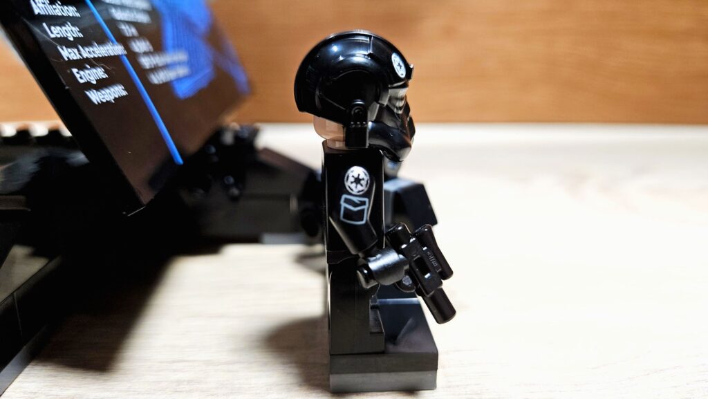75382 LEGO Star Wars TIE Interceptor Review pilot