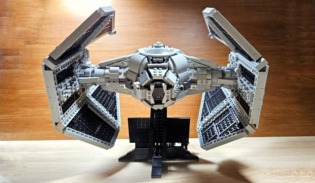 75382 LEGO Star Wars TIE Interceptor Review engines