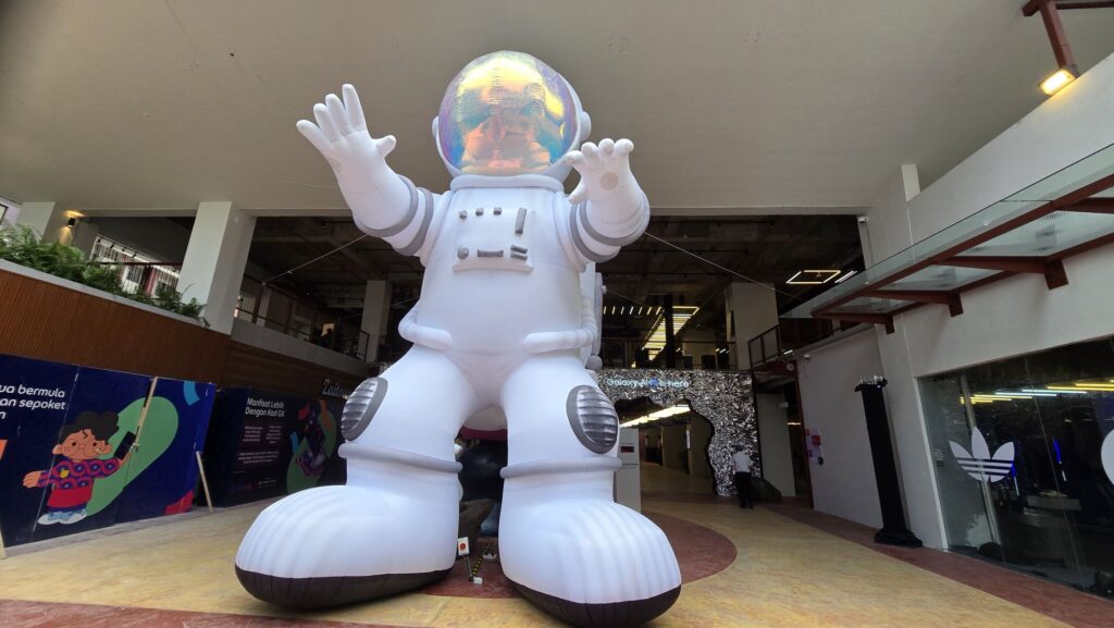 Samsung Galaxy AI-Volution astronaut