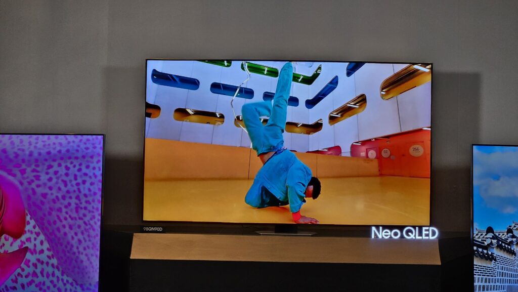 Samsung Neo QLED 8K TVs QN900D demo