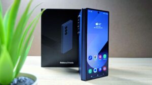 Samsung Galaxy Z Fold6 First Impressions - Squarer, Slimmer Flagship Foldable Unboxed 2