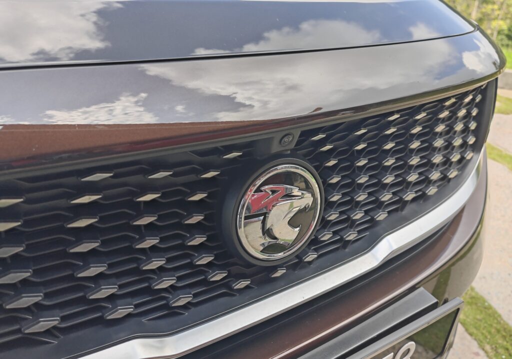 Proton X90 flagship review grille