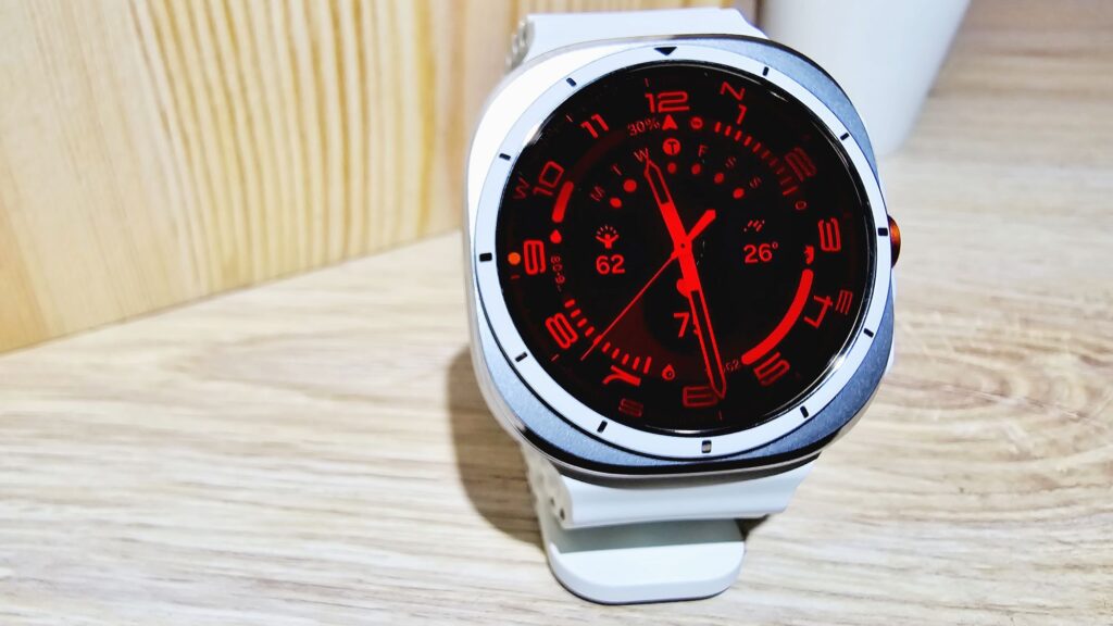 Samsung Galaxy Watch Ultra First Look low light mode