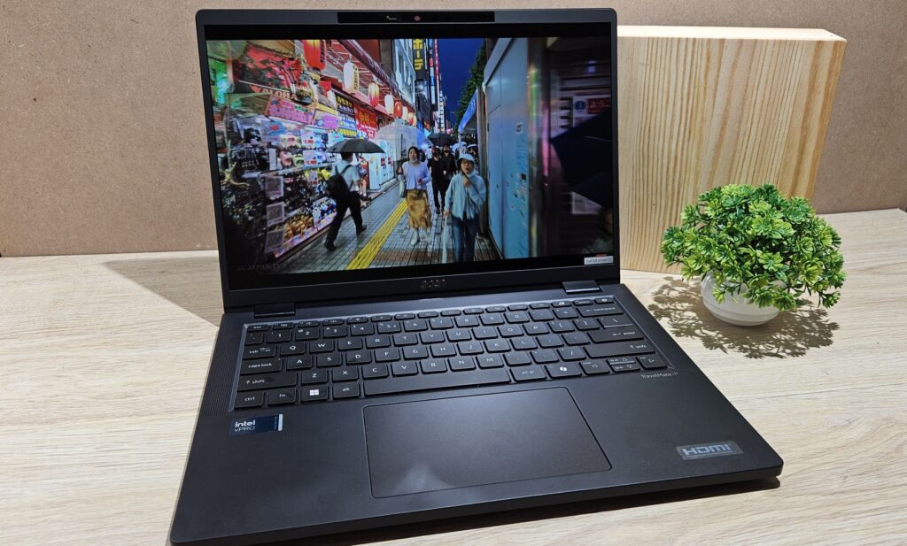 Acer TravelMate P6 14 review angled