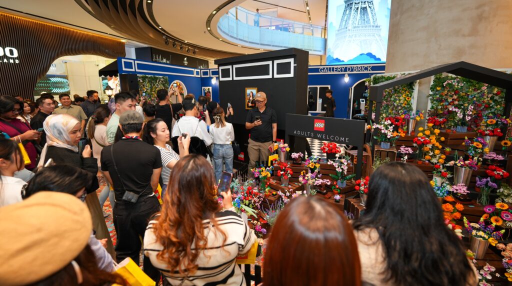 lego paris showcase 2