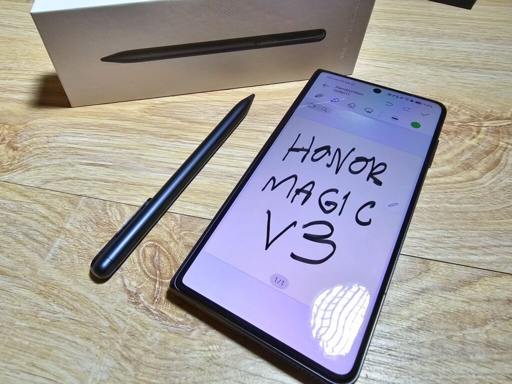 Honor Magic V3 Review rear with stylusac