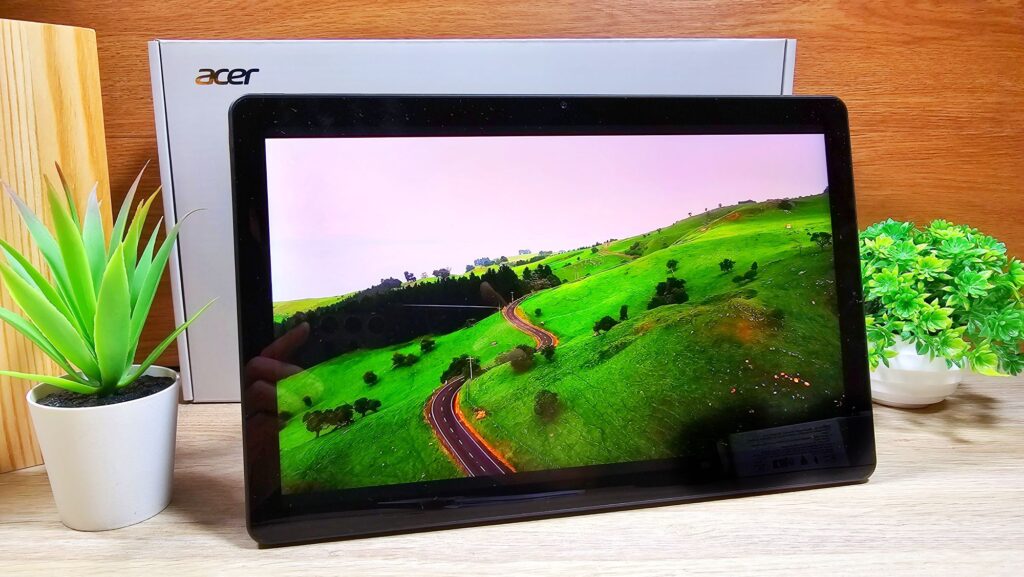 Acer Iconia Tab P11 Review angled