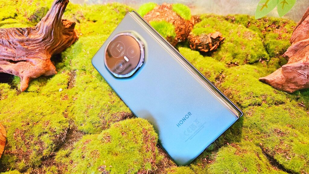 Honor Magic V3 Hands On green