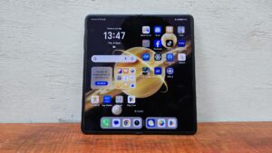 Honor Magic V3 Review - Is the World’s Slimmest and Lightest Inward-foldable Worth Your Money? 1
