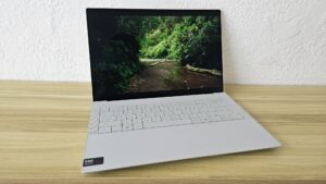 Dell XPS 14 9440 review - Stylish performer takes the field 2