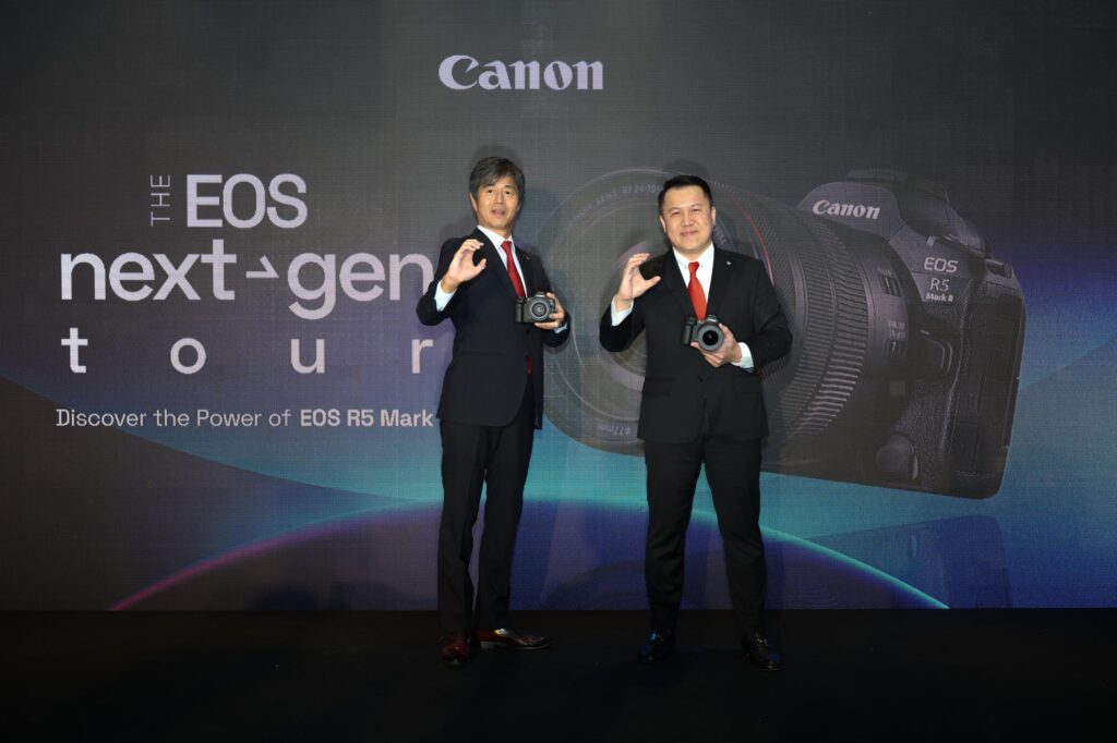 Masato Yoshiie, President & CEO, and Edward Chang, Head of Image Communication Business Division, at Canon Marketing Malaysia, officiating the launch of the Canon EOS Next Gen Tour 2024.