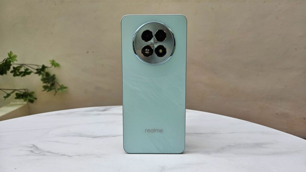 realme 13 review rear