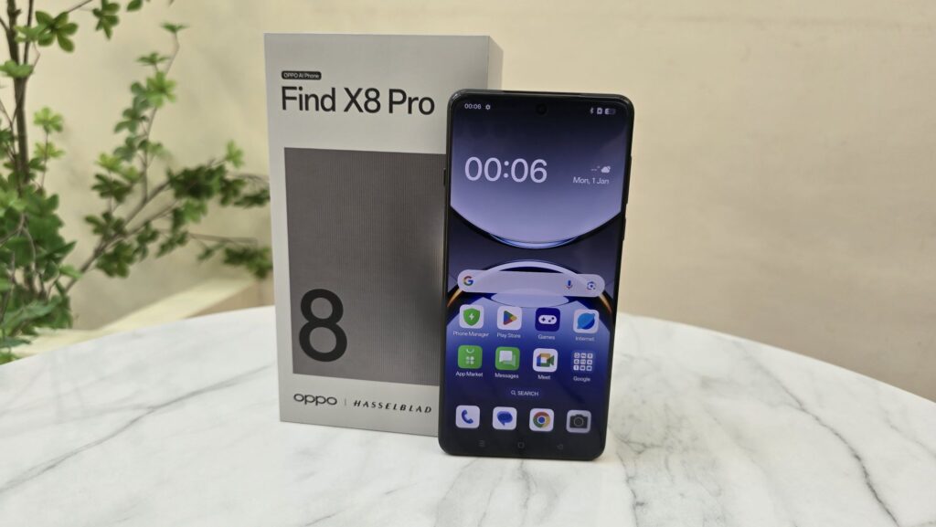 Oppo Find X8 Pro Review angled box