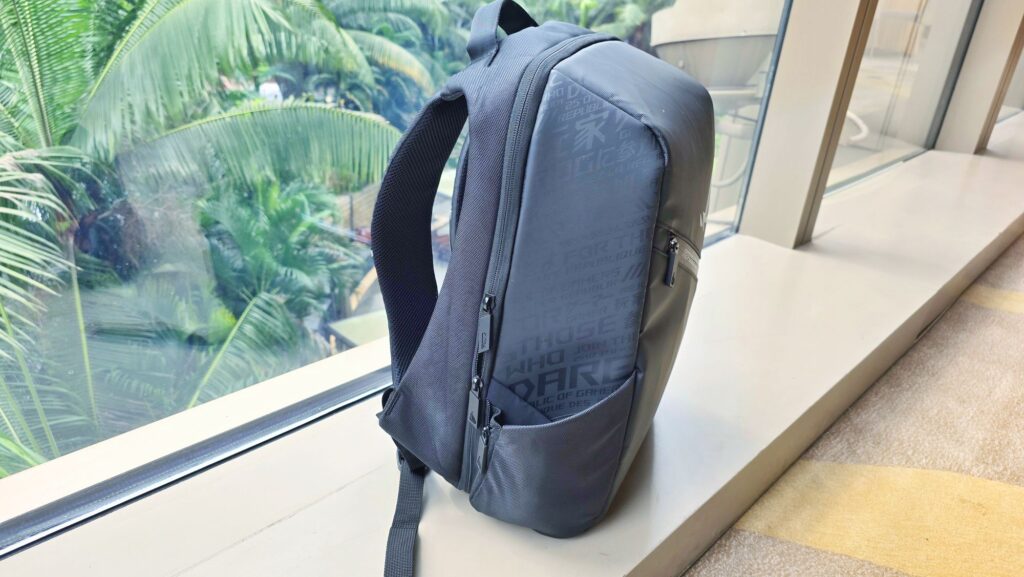 ROG Ranger Gaming Backpack 16 Review sides