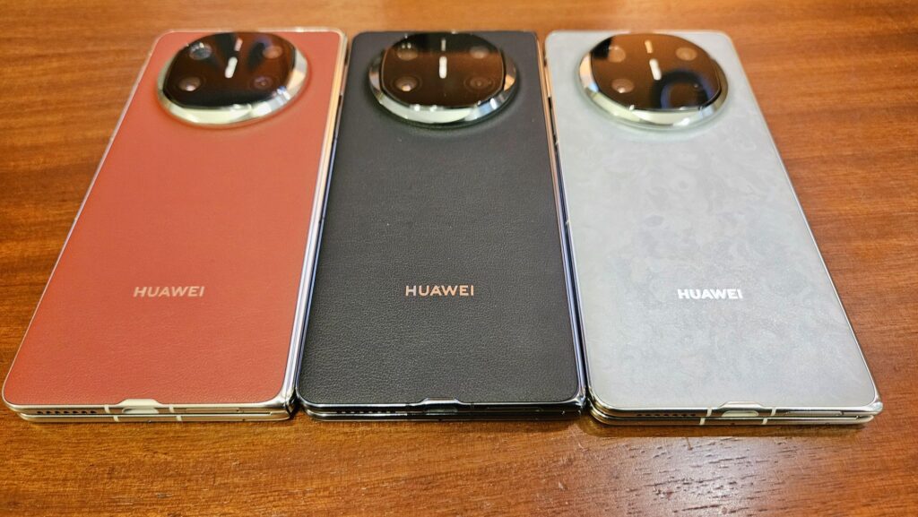 Huawei Mate X6 side rear